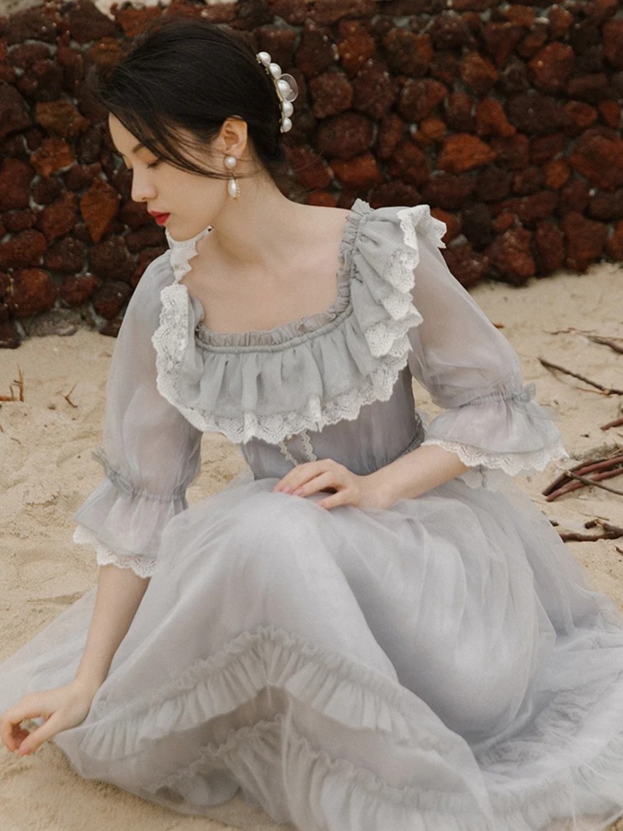 【0071】Tulle Lace Royal Style Short Sleeve Dress