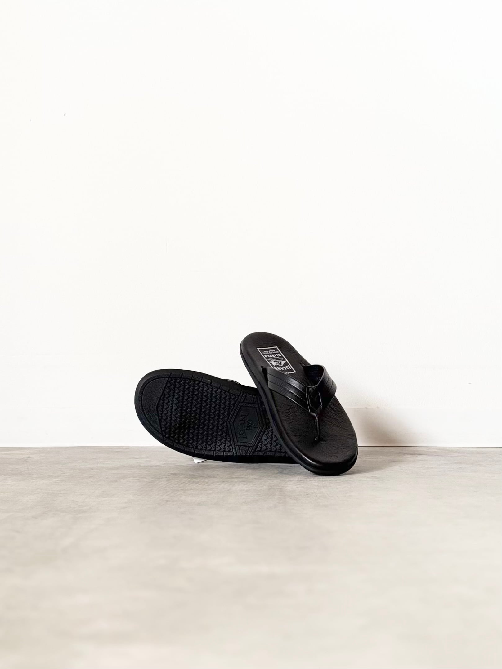 ISLAND SLIPPER【PB202 / ATRAS BLACK (SMOOTH LEATHER)】 | LARGE LAB