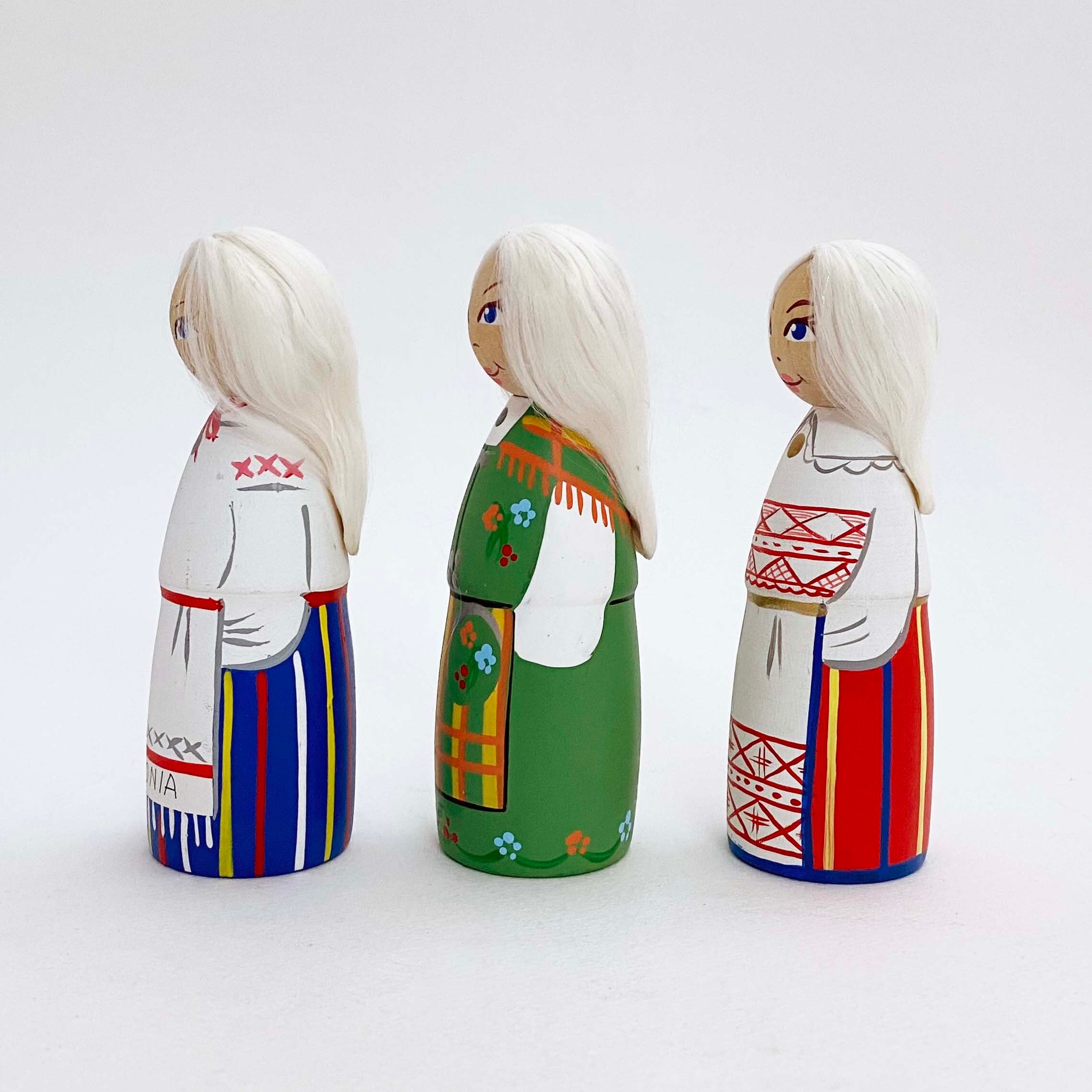 エストニアの民族こけし(女の子13cm)
