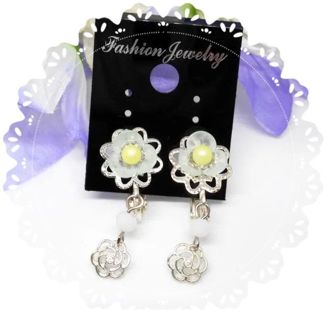 【イヤリング】白藍が咲く