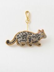 幸せをよぶ　ザリ刺繡バッグチャーム／キーチャーム　猫グレイ