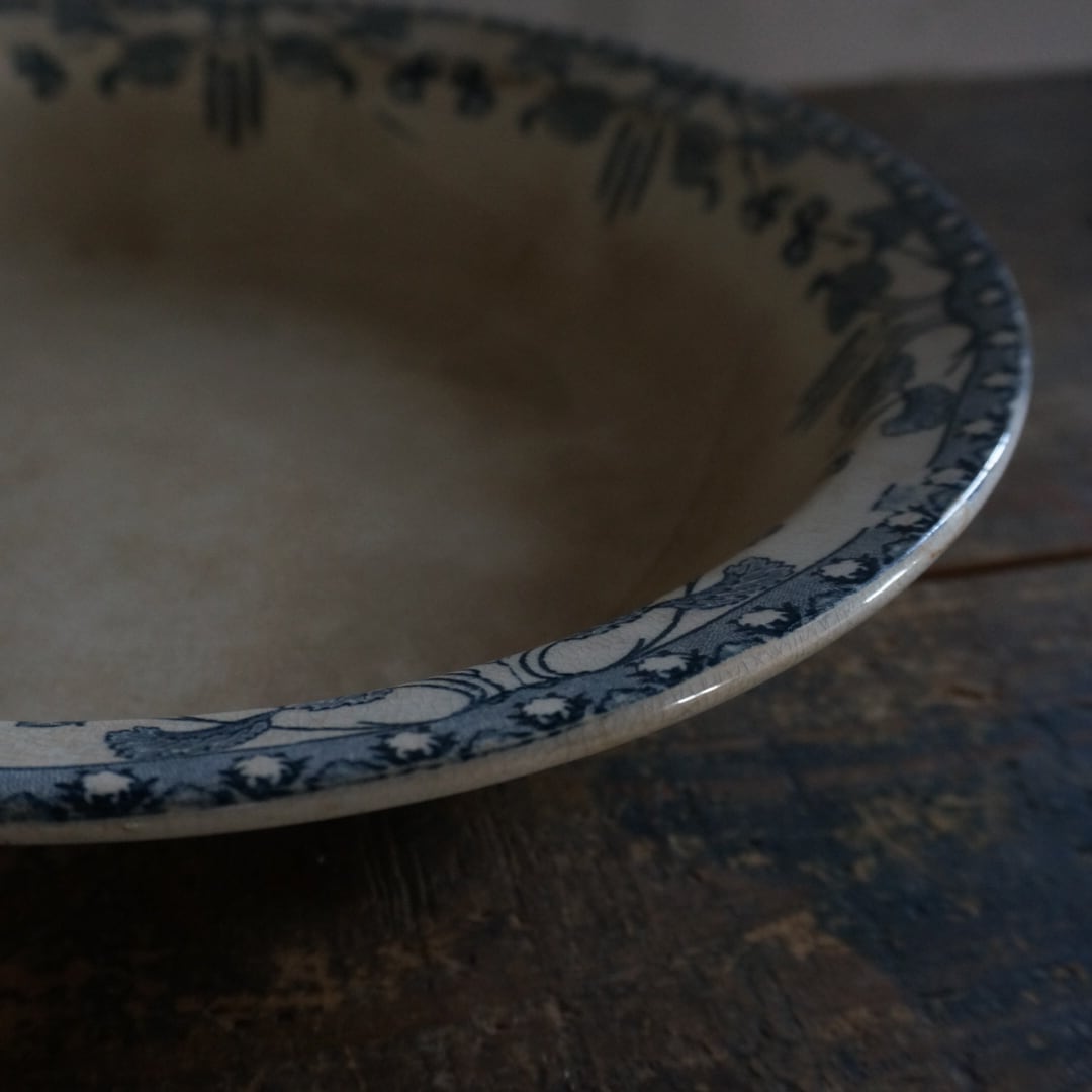 古いフランスの大きな陶器深皿