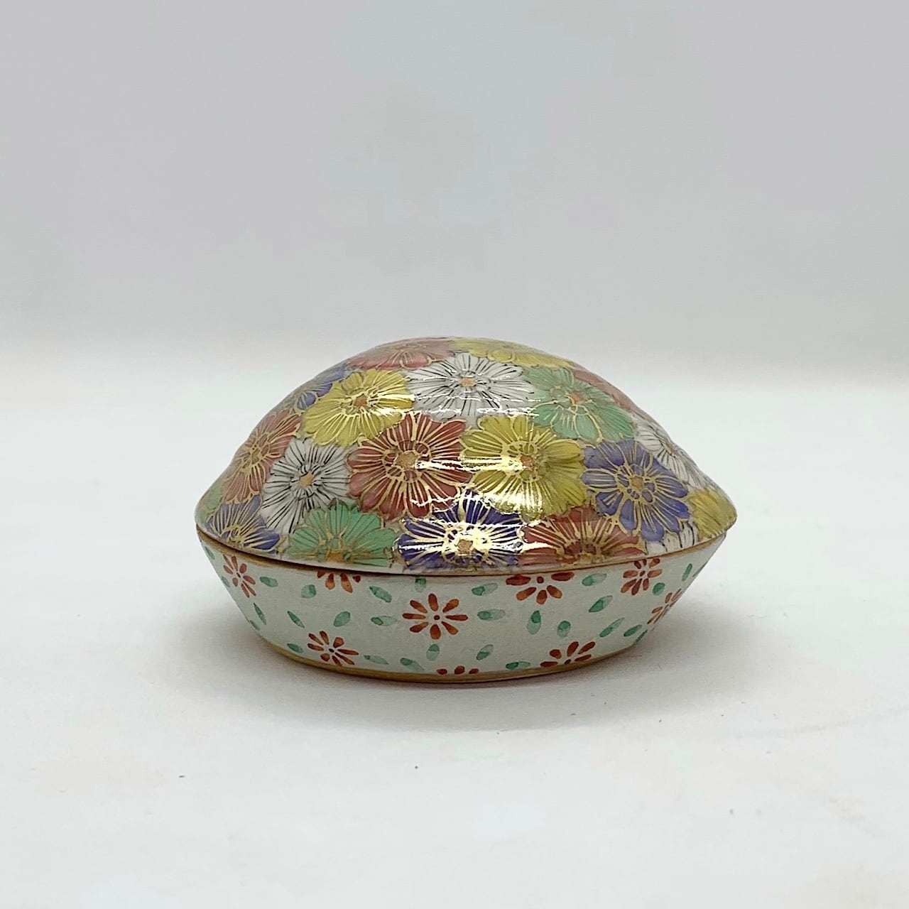 陶器製卵型香合 花柄 金彩 木箱付き 金彩蛤香合 花かさね 木箱入 | ありく kyoto