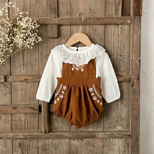 【BABY】韓国風　花柄刺繡サロペット