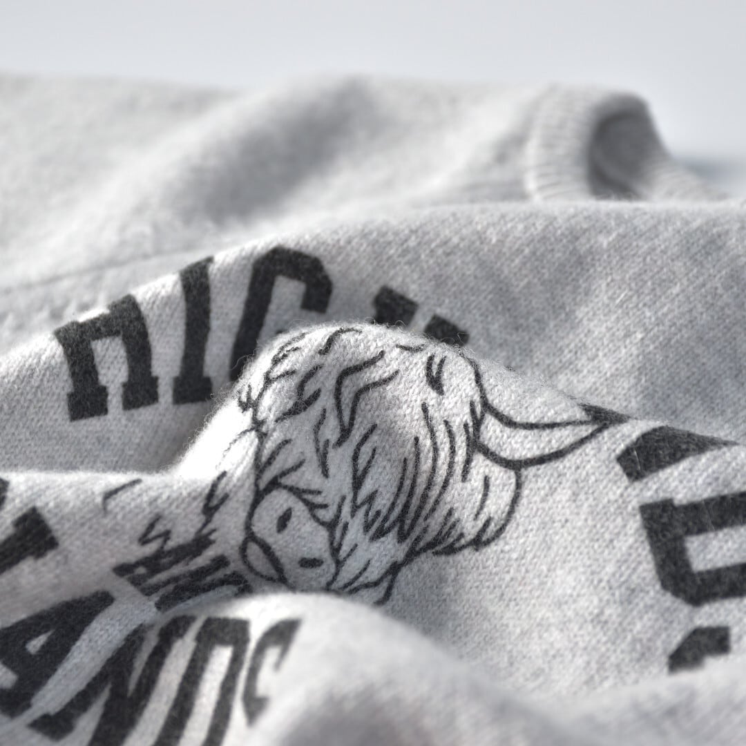 William Lockie ウイリアムロッキー ラムウールラグランプリントセーター "HIHALANDS ISLANDS"・グレイ【送料無料】