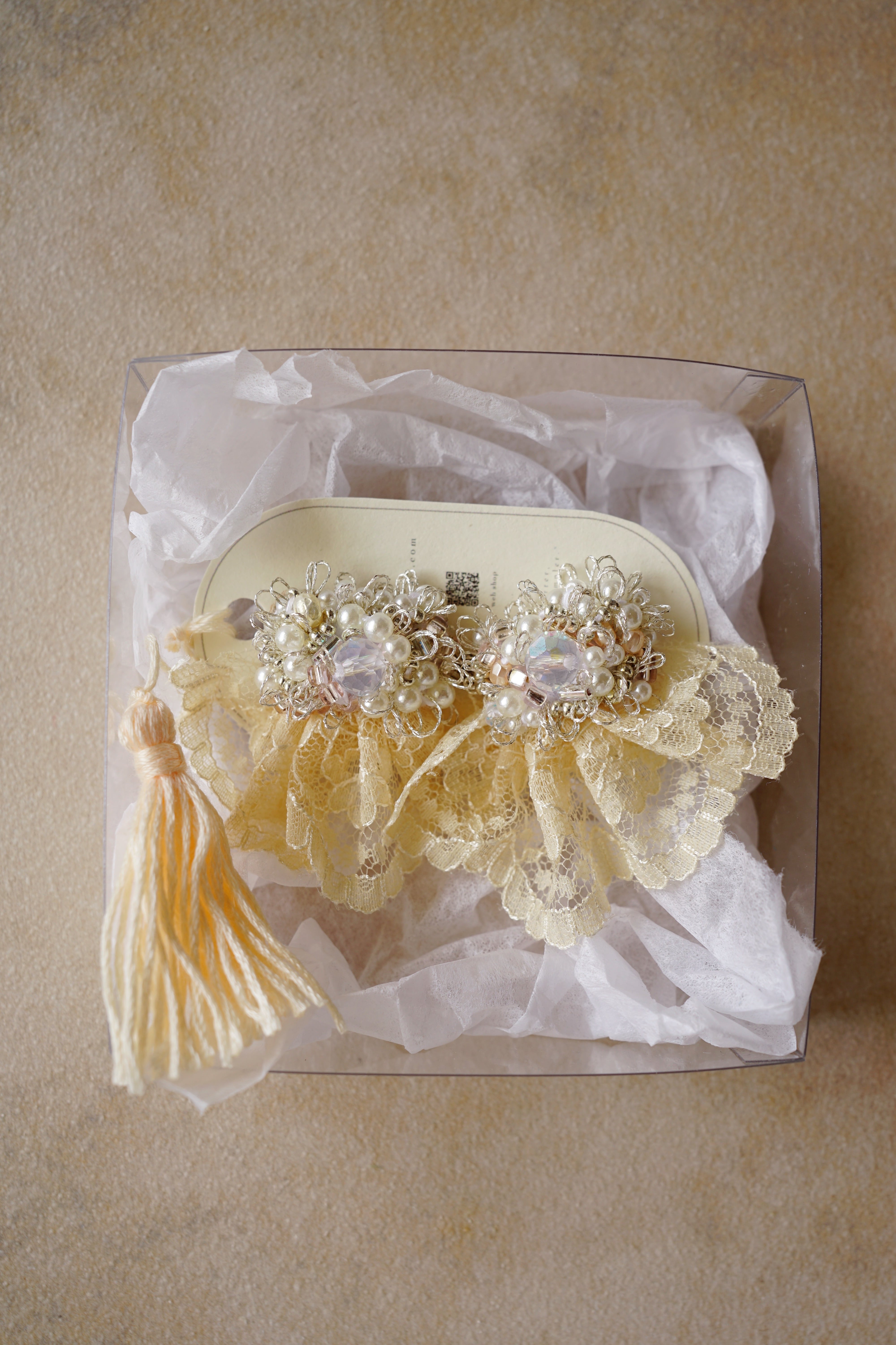 cream lace / イヤリング