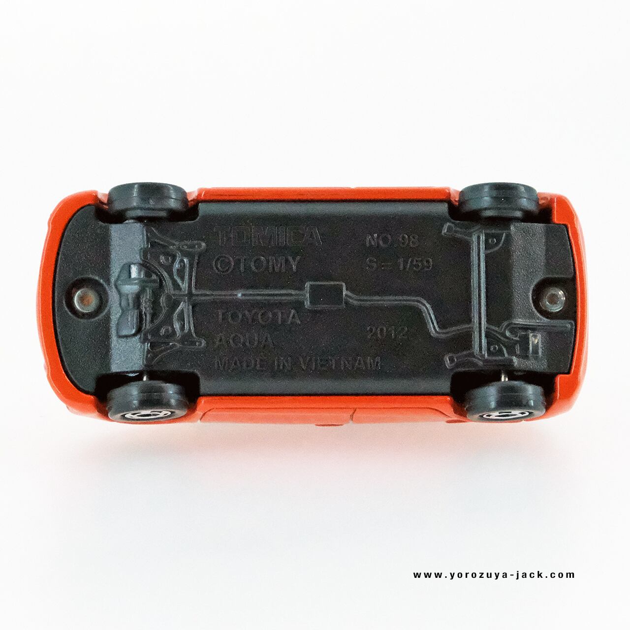 トミカ 98 トヨタ アクア #10392569 | よろずやジャック