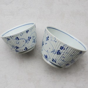 波佐見焼　ポット　ブルーアラベスク筋彫