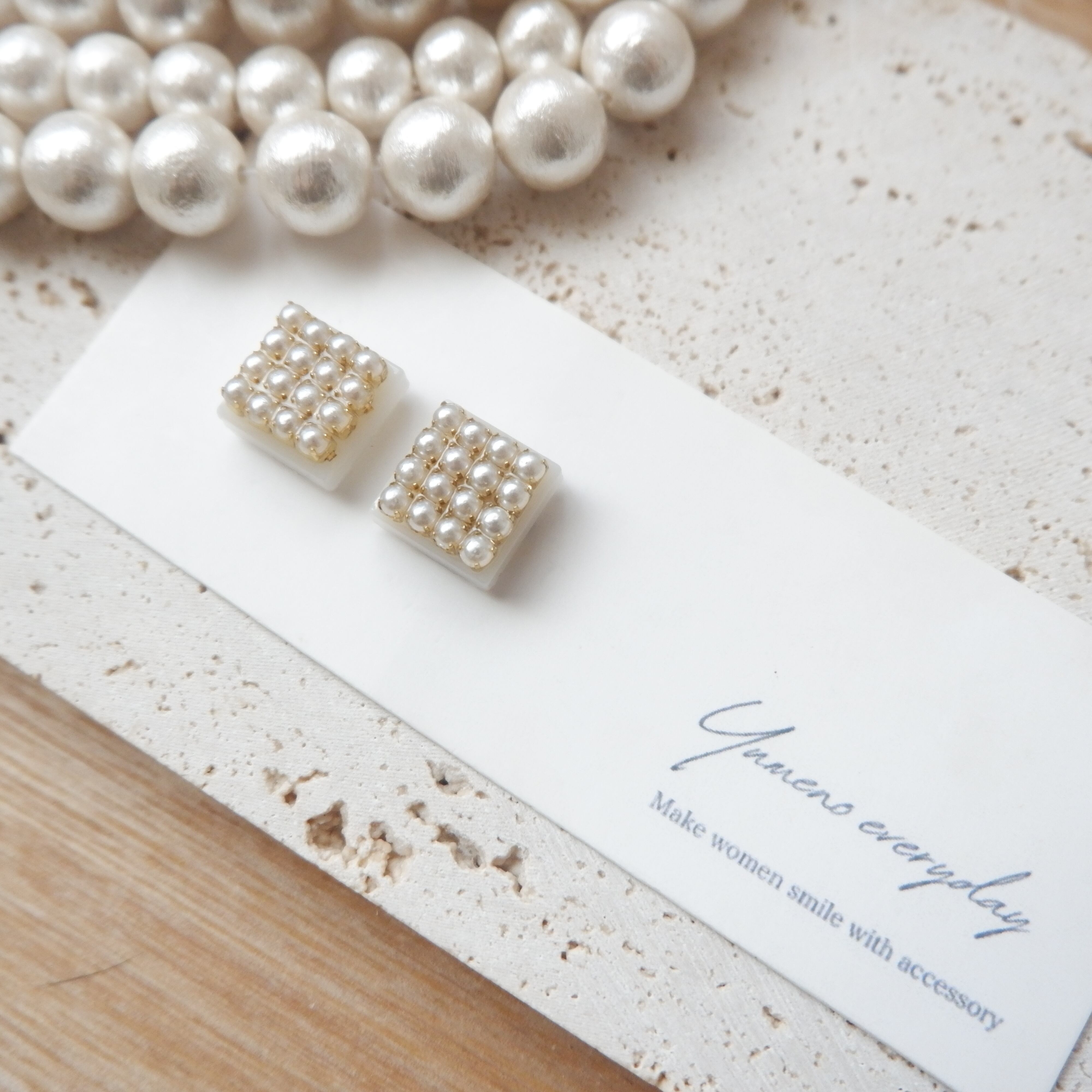 金属アレルギーでも大丈夫！ホワイトスクエアパヴェパールイヤリング/ピアス YUMENO EVERYDAY