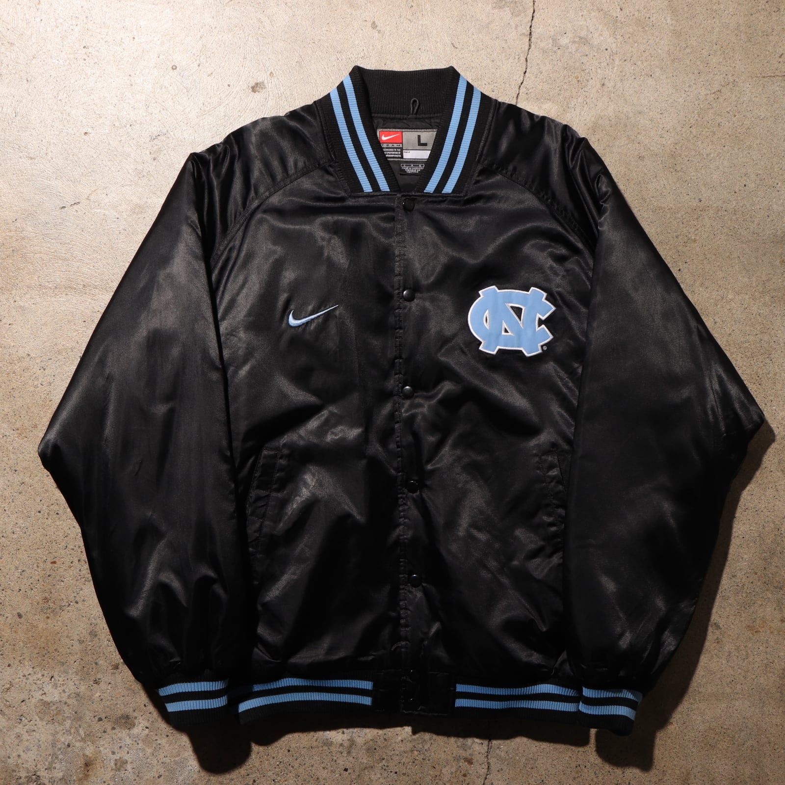 L NIKE ノースカロライナ サテンスタジャン ナイロンジャケット ナイキ  