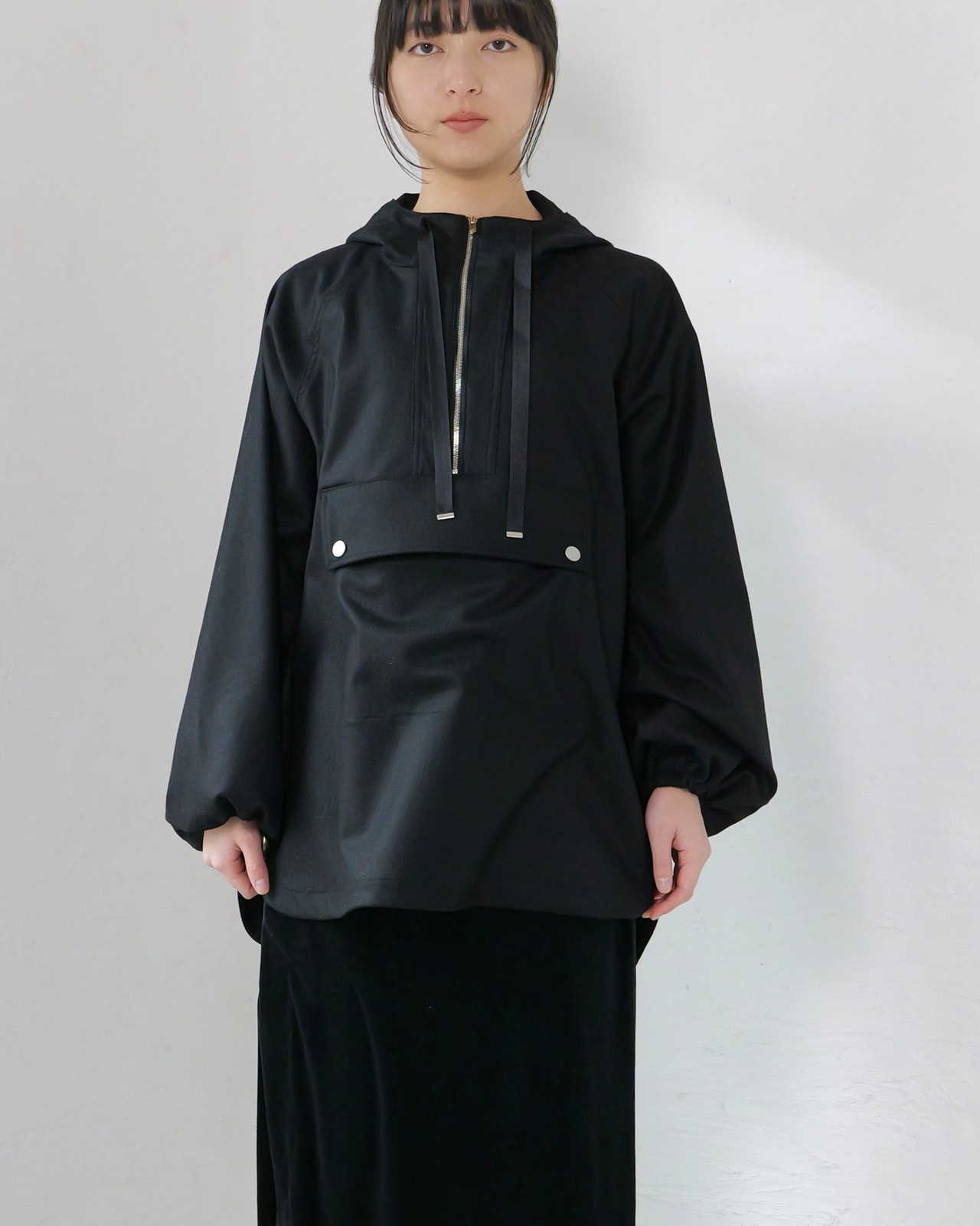 FOURAM - WOOL ANORAK HOODIE ：Black｜ウール／ワッシャー加工／マットフェイス