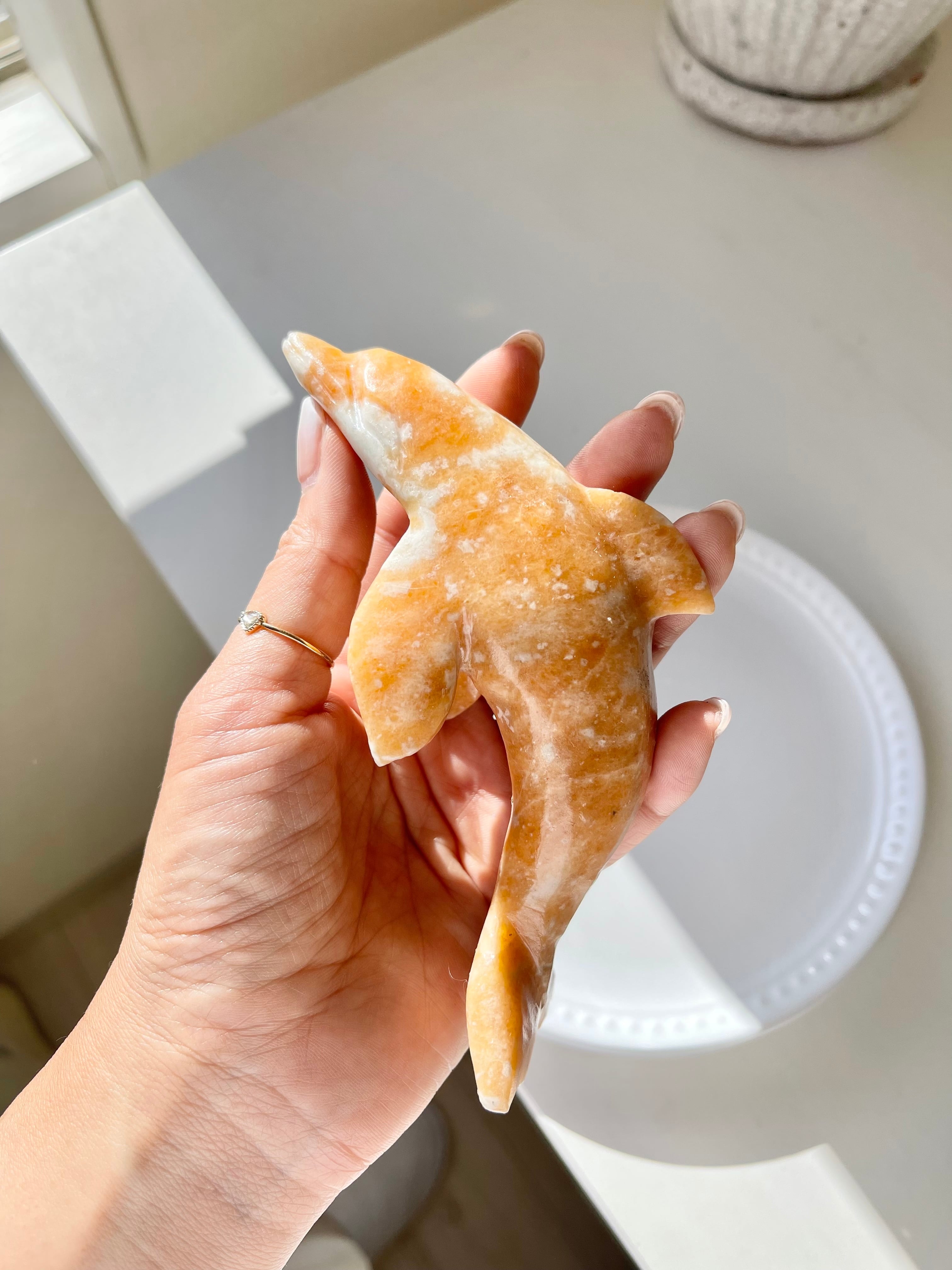 元氣いっぱい✨オレンジカルサイトのイルカ/ Orange calcite dolphin