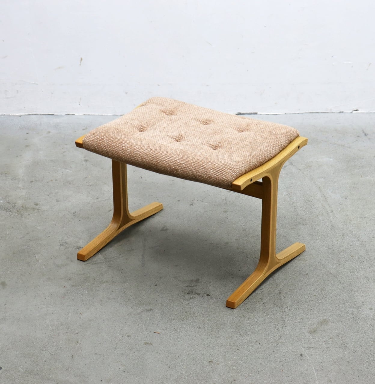 天童木工 ヘロン ビーチ材 プライウッド オットマン スツール 椅子