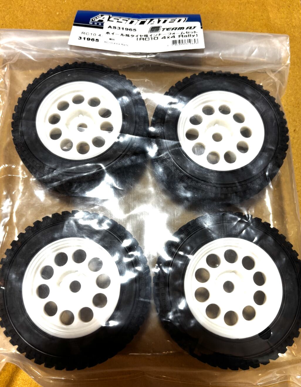 ASSOCIATED AS31965 ホイール＆タイヤ＆インナーフォームセット【RC10