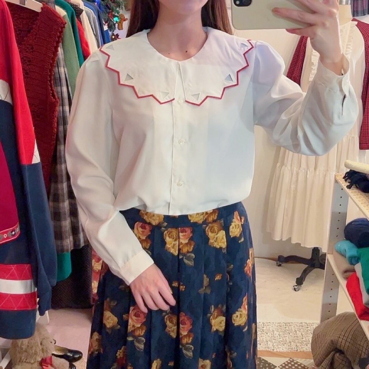 triangle cutting collar white blouse