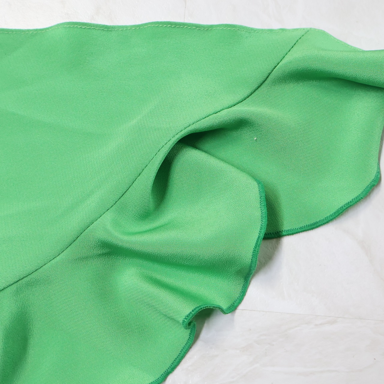 【美品 フラメンコ衣装】グリーン シージョ ピキージョ フリル ボランテ 軽い 緑 黄緑 かわいい 無地 ダンス用 衣裳 フリフリ