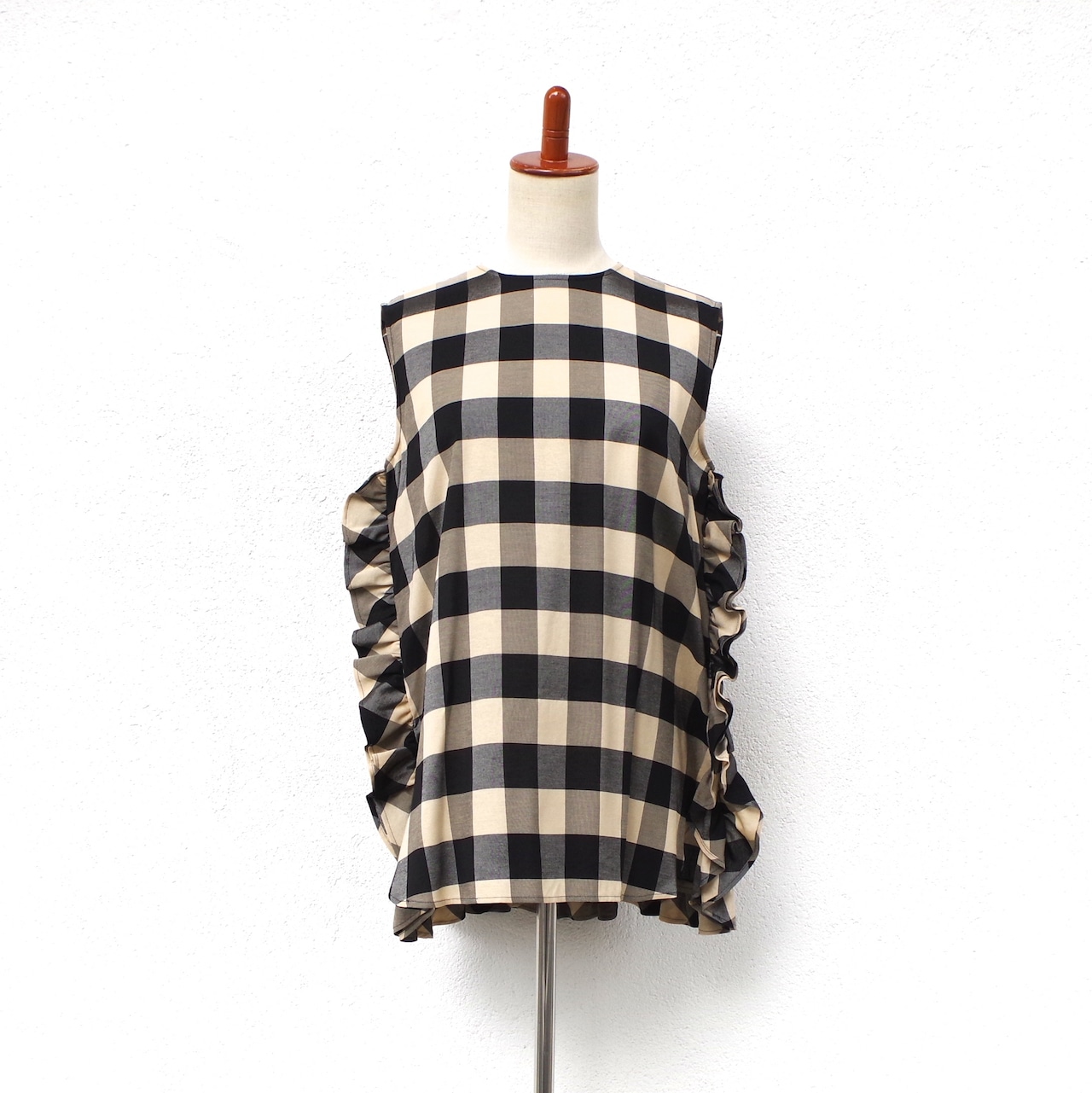 Pale Jute  Block check no-sleeve blouse