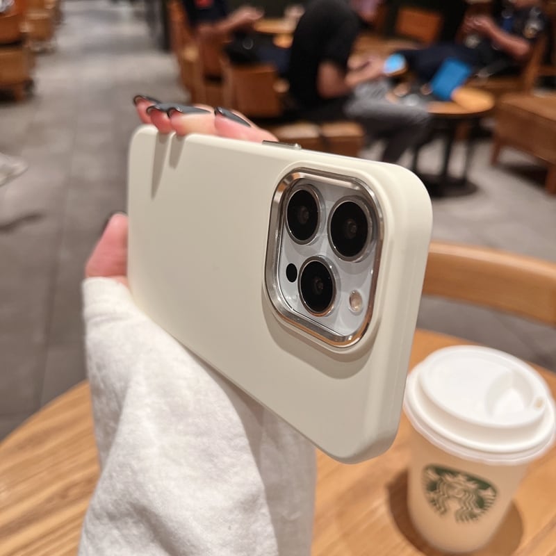 カメラ保護メタル◎耐衝撃 iPhone16 対応 アイボリー シンプル シリコンカバー カメラ保護 おしゃれ 新型 iphone スマホケース ND-14721 【再販】