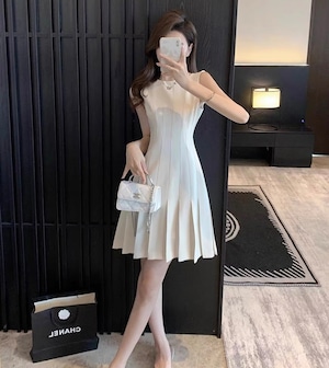 ノースリーブプリーツミニワンピース