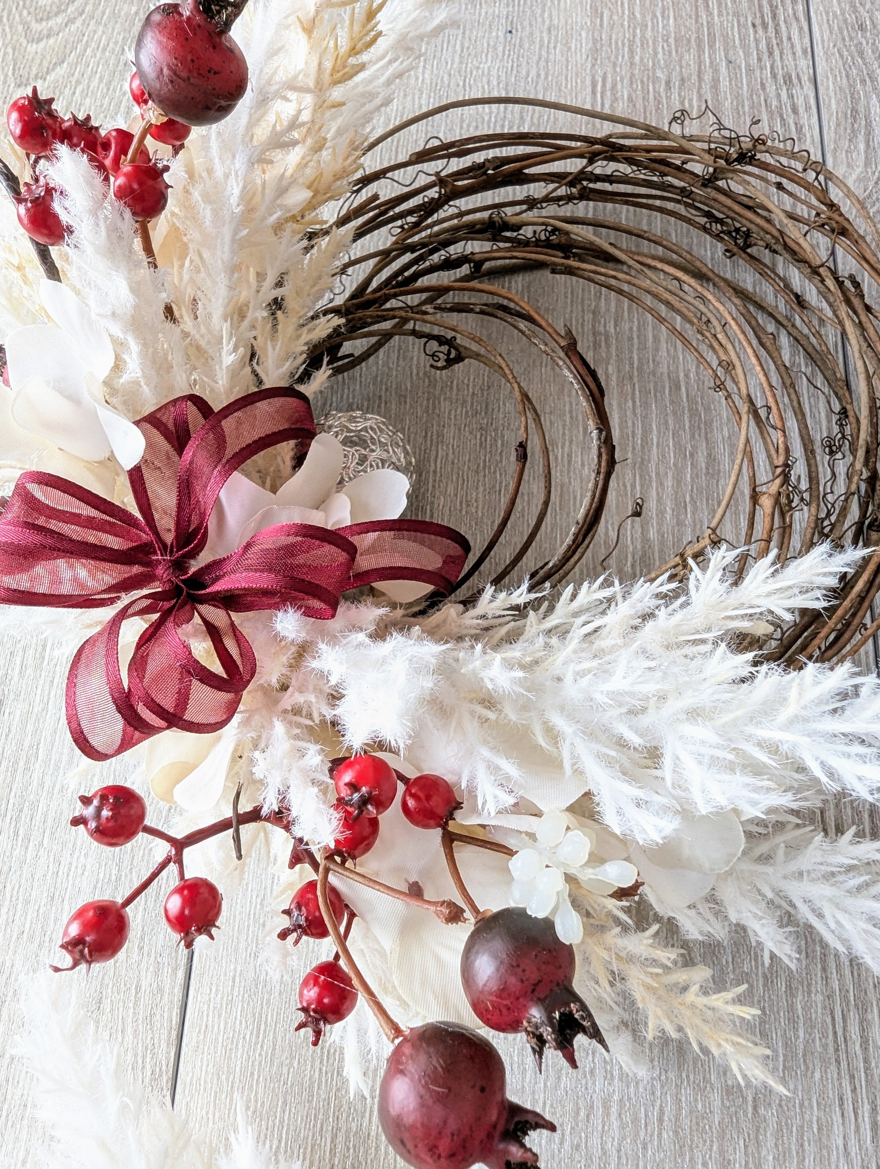 ホワイトとベージュ　パンパスグラスのハーフリース ホワイトとベージュパンパスグラスのハーフリース