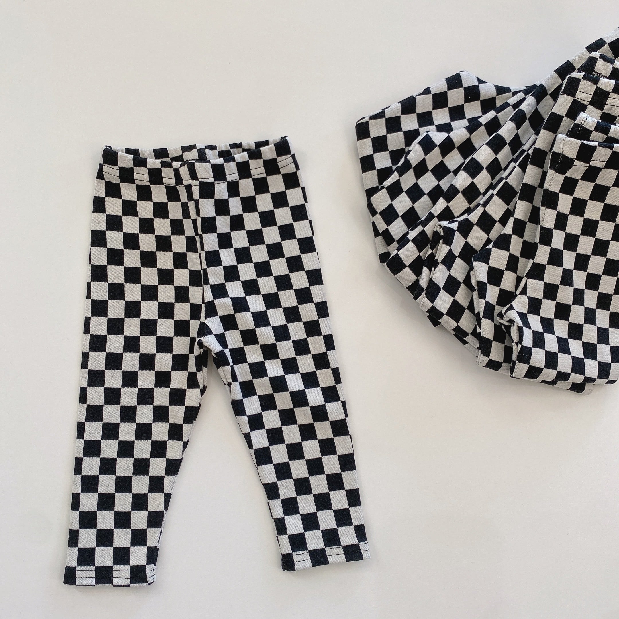 チェッカーレギンス