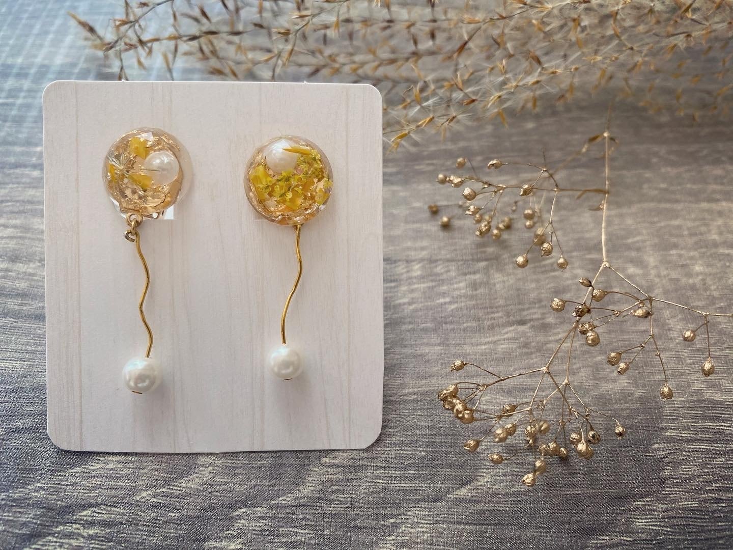 ドライフラワーの水晶とゆらゆらパール