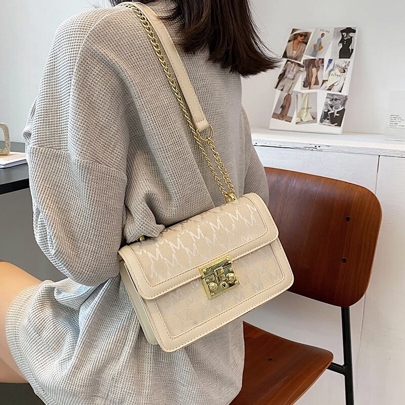 チェーン サマーレッド 夏物 スクウェア メッセンジャーバッグ Tiancai_Wing_Bag7784675137