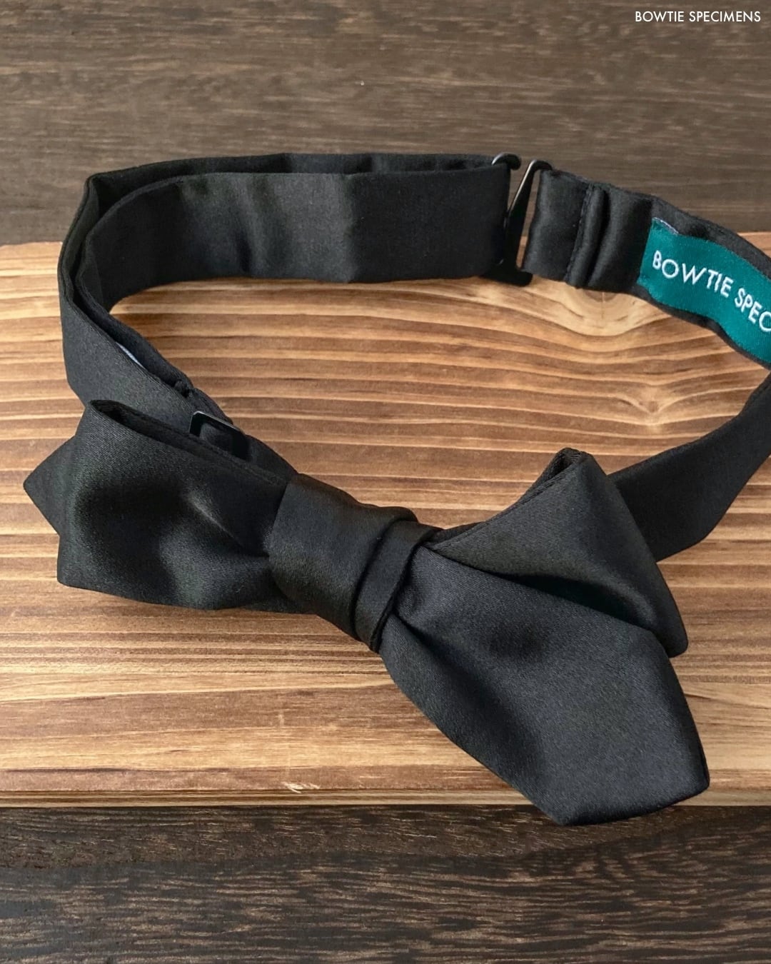 shimoyamadaHERMÈS ダークブラウン 蝶ネクタイ シルク 絹/シルク | 蝶ネクタイ ブランド BOWTIE SPECIMENS