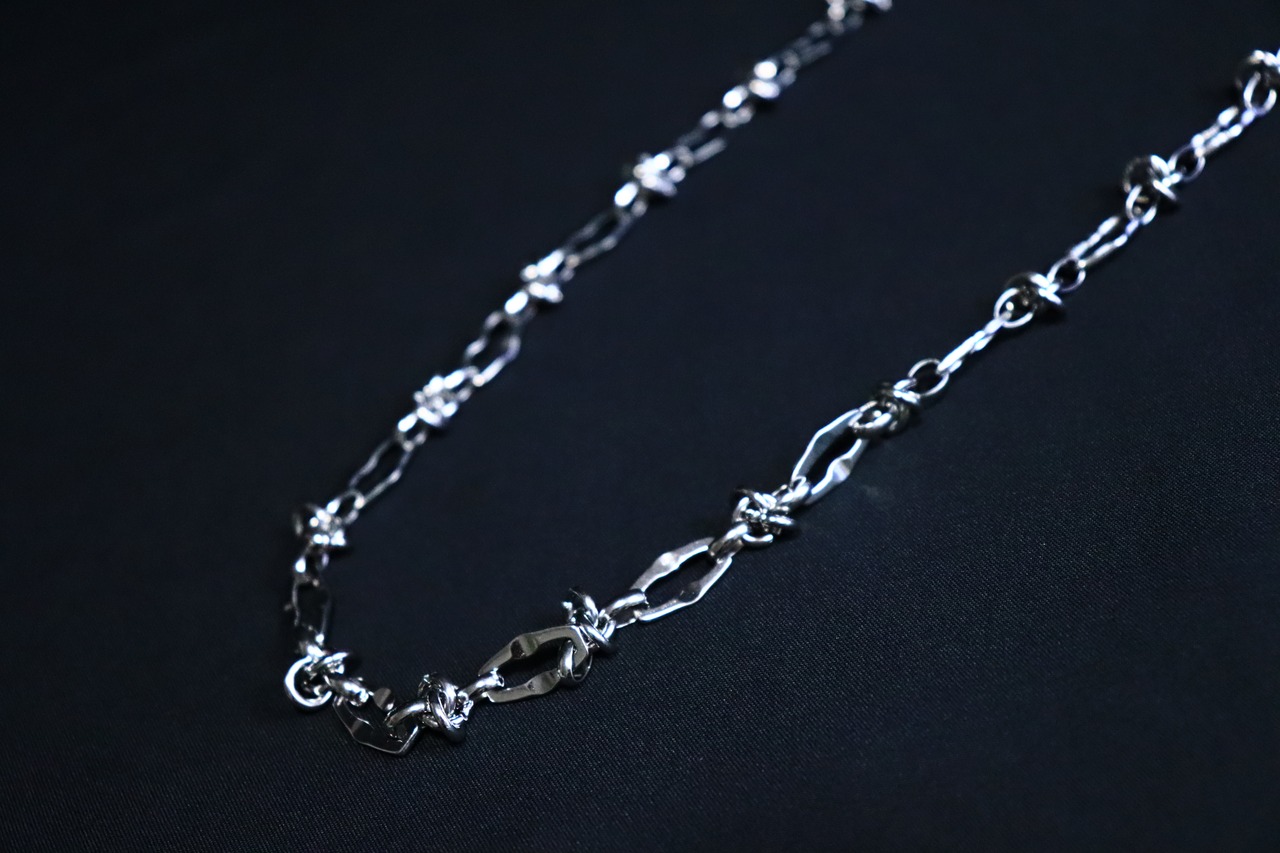 Struct Tie Chain Necklace