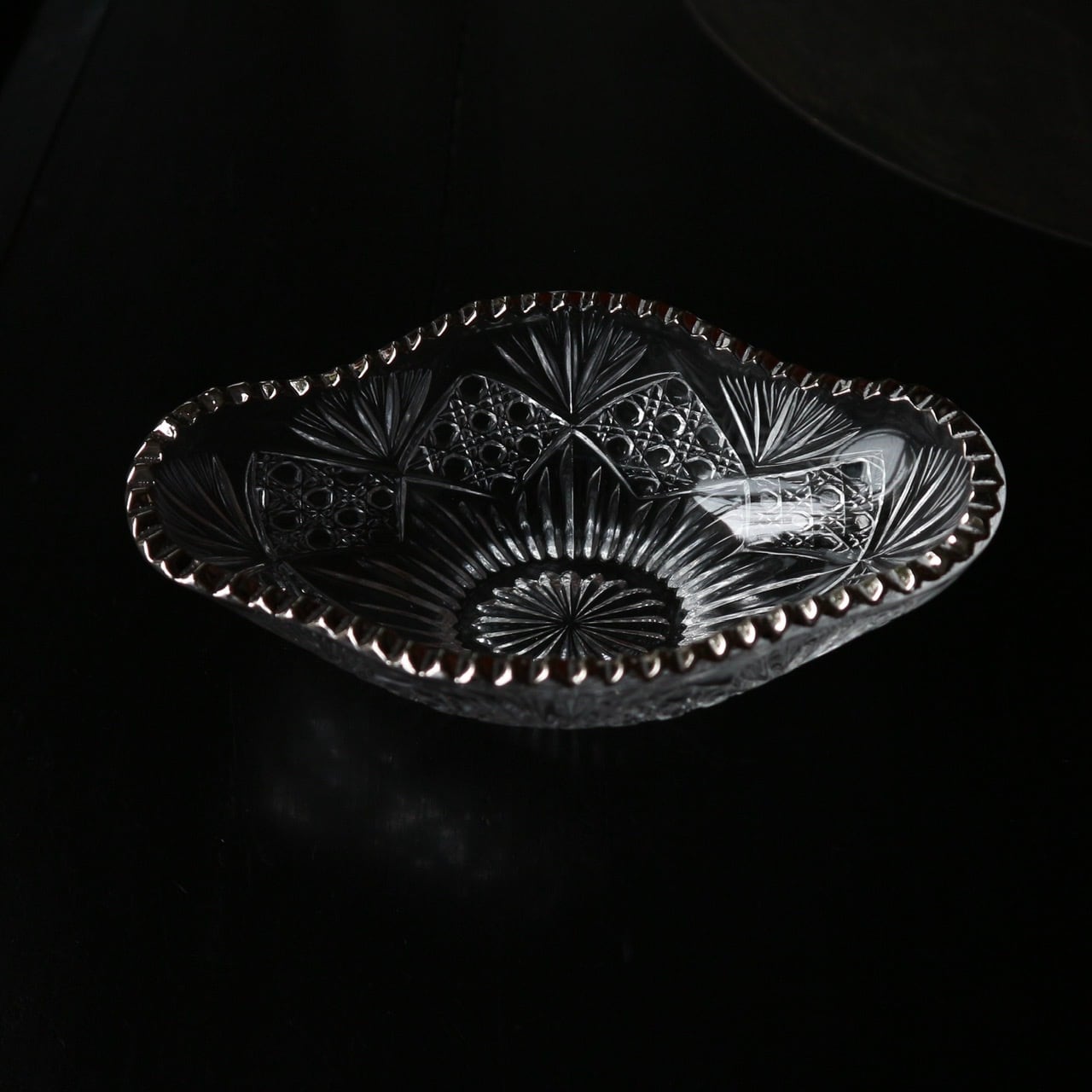 ガラス舟形向付 プラチナ縁 | 芦屋貴兆陶家 online shop
