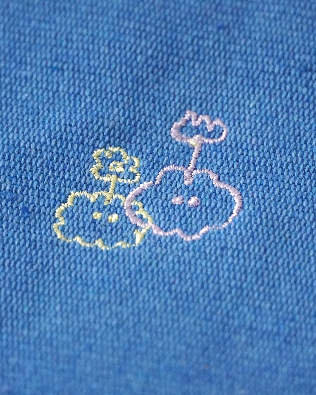 ☆なでウサ＆モフウサ刺繍のフラットポーチ/ブルー（MK-601