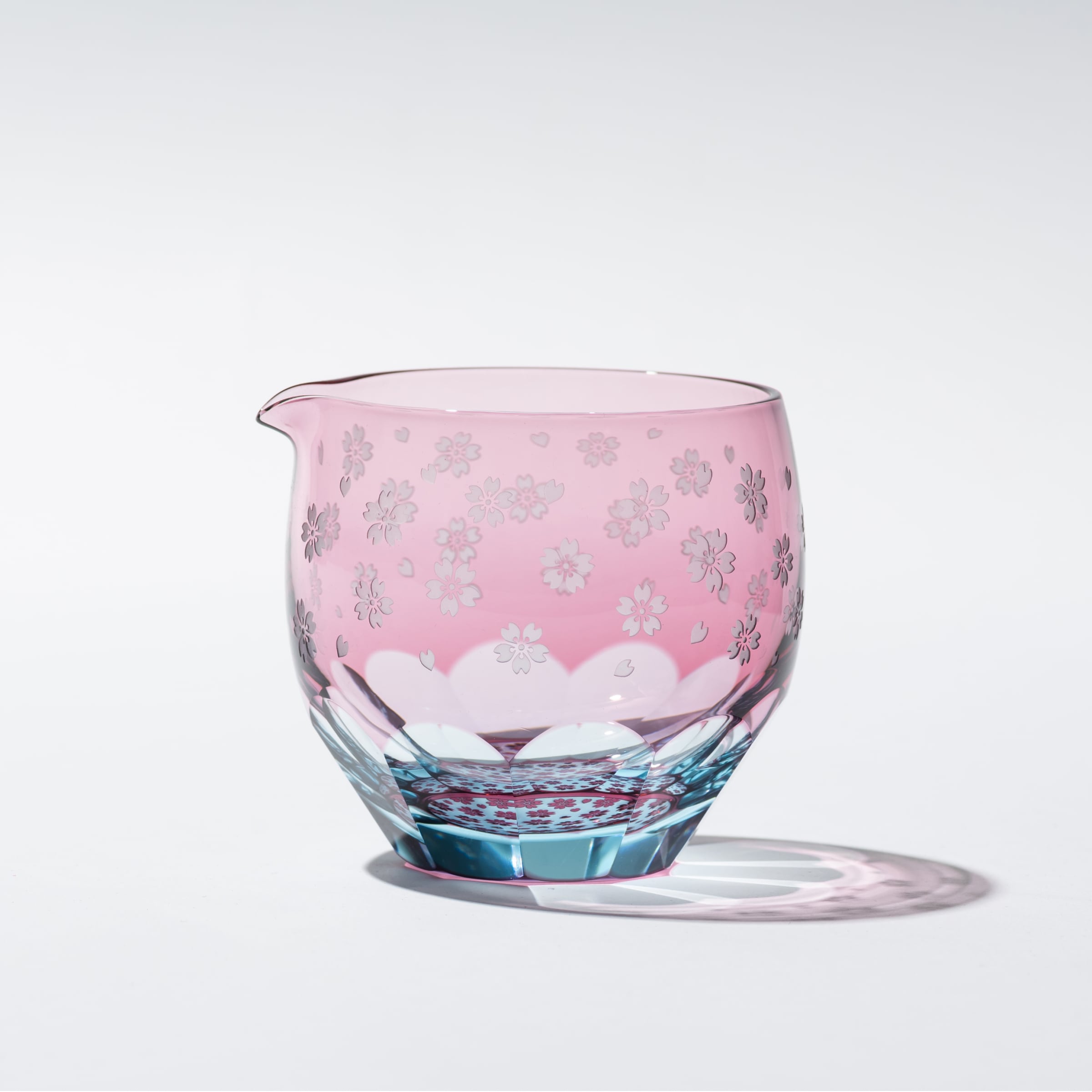 サクラサク（金赤×ライトブルー）片口 | 椎名切子（GLASS-LAB) 江戸