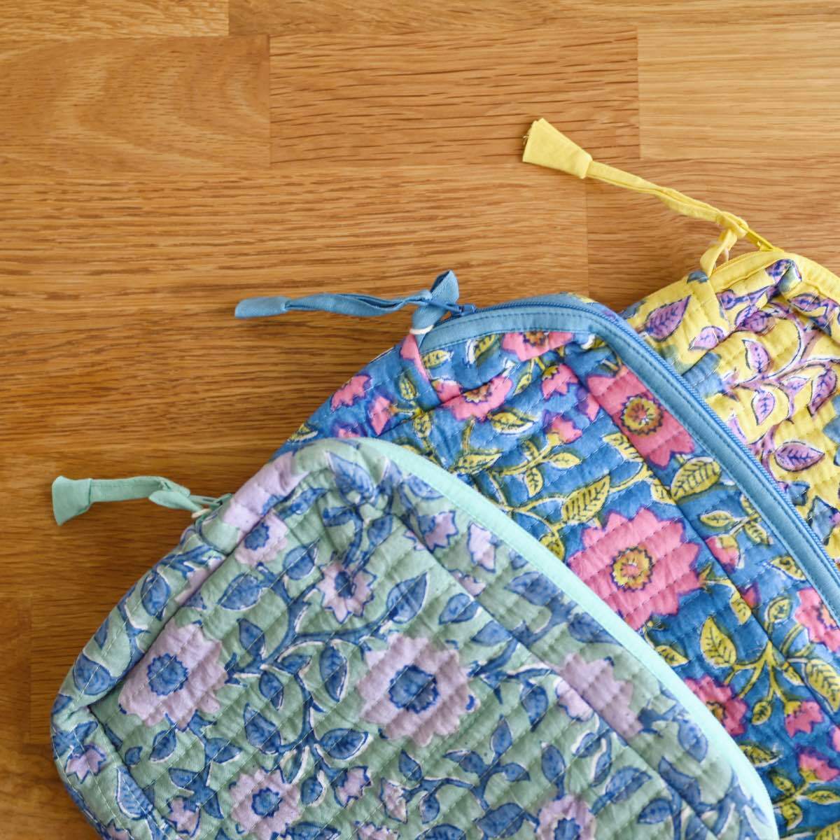 shesay ブロックプリント キルティングポーチ(ブルー・ミント)|イエロー 大きめ 花柄 おしゃれ 雑貨屋