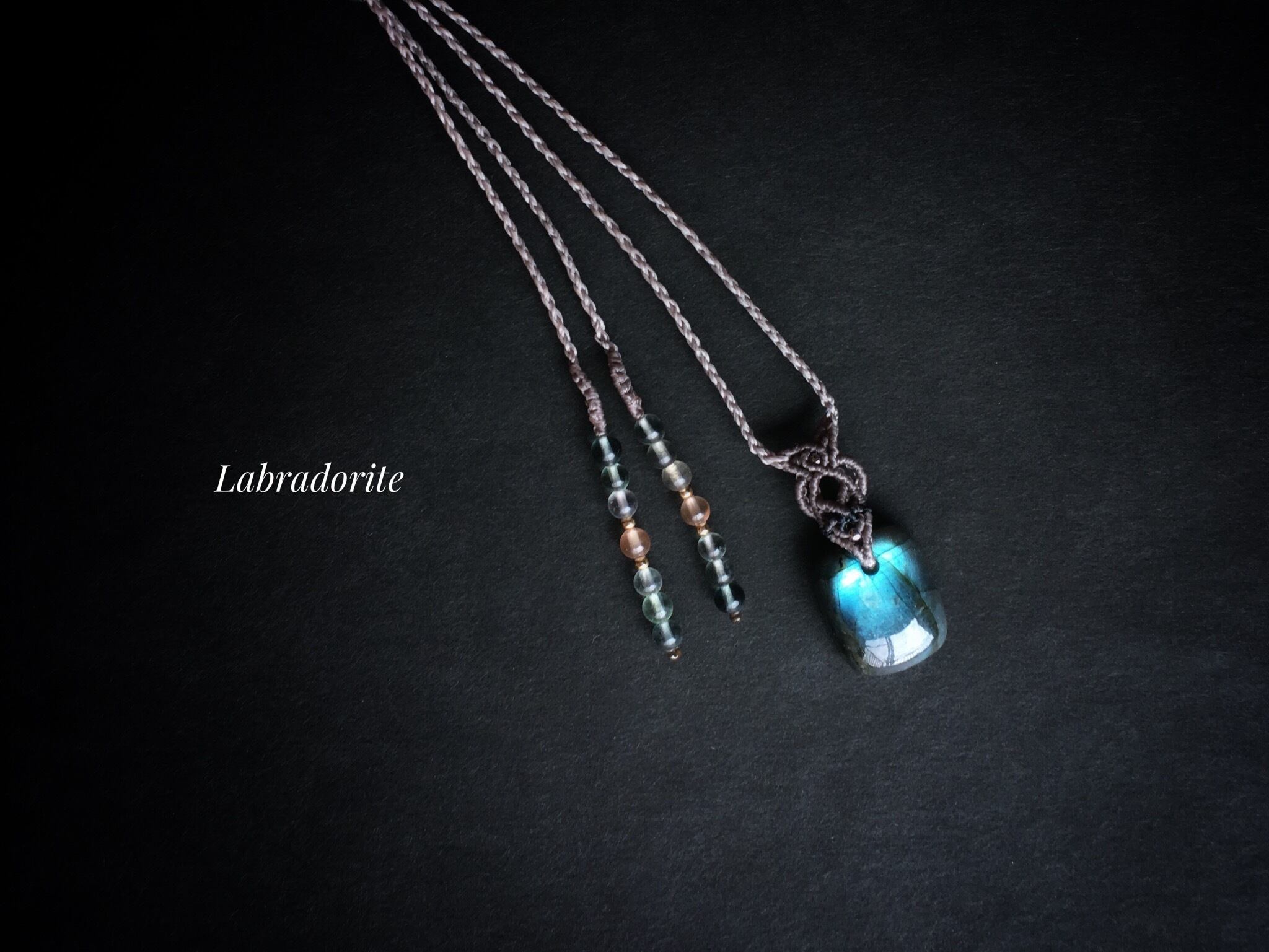 ラブラドライト macramé necklace