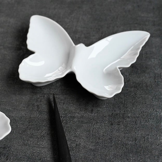 40209】 伊万里 江戸の蝶の白皿（1枚）/ White Butterfly Plate / Edo