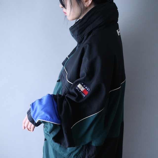 "TOMMY HILFIGER" 3-tone good coloring over silhouette mountain jacket