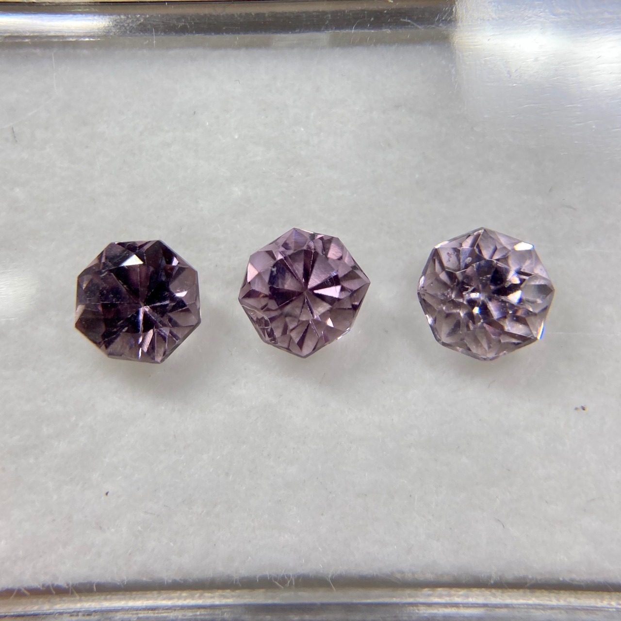 お花みたいなスピネル 約4.5mm-5mm 3点セット No.8