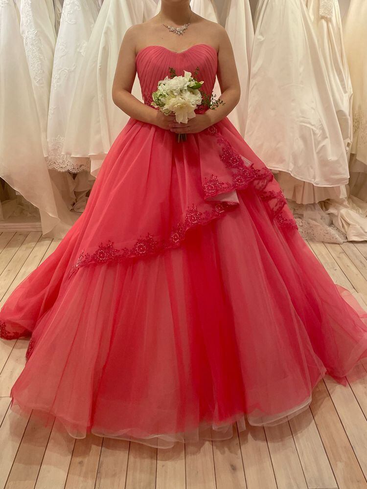 カラードレス キラキラ光る刺繍 赤 ラッフルフリル プリンセスライン  