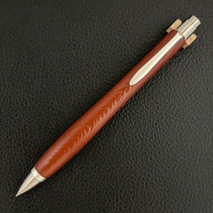 【浮造り国産吹屋弁柄・朱珠(あけしゅ)-307120515】ボールペン