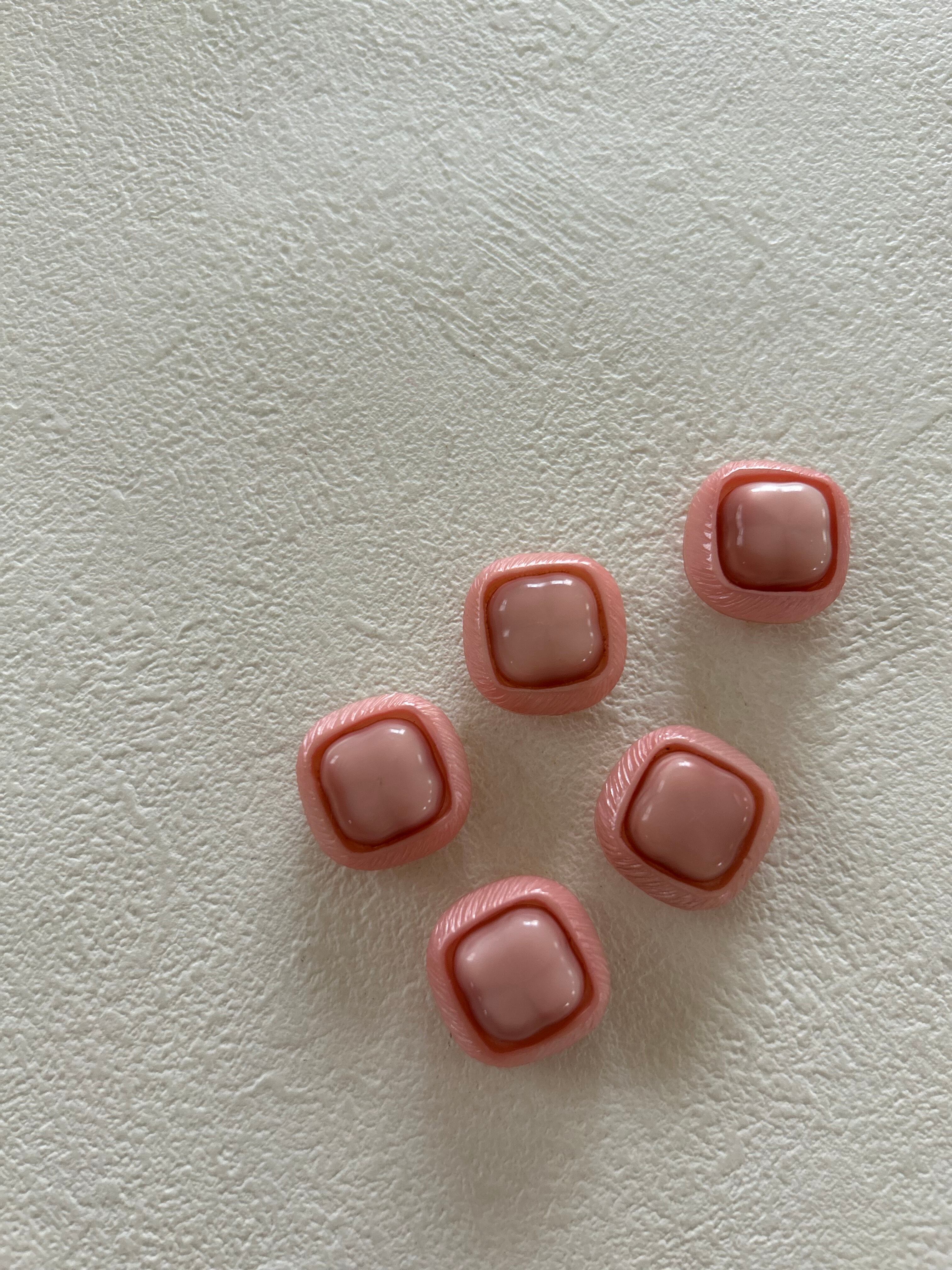 Japanese Vintage ヴィンテージボタン スクウェア カボション ミルキーピンク 18mm レトロボタン アクセサリーパーツ 装飾材 カルトナージュ