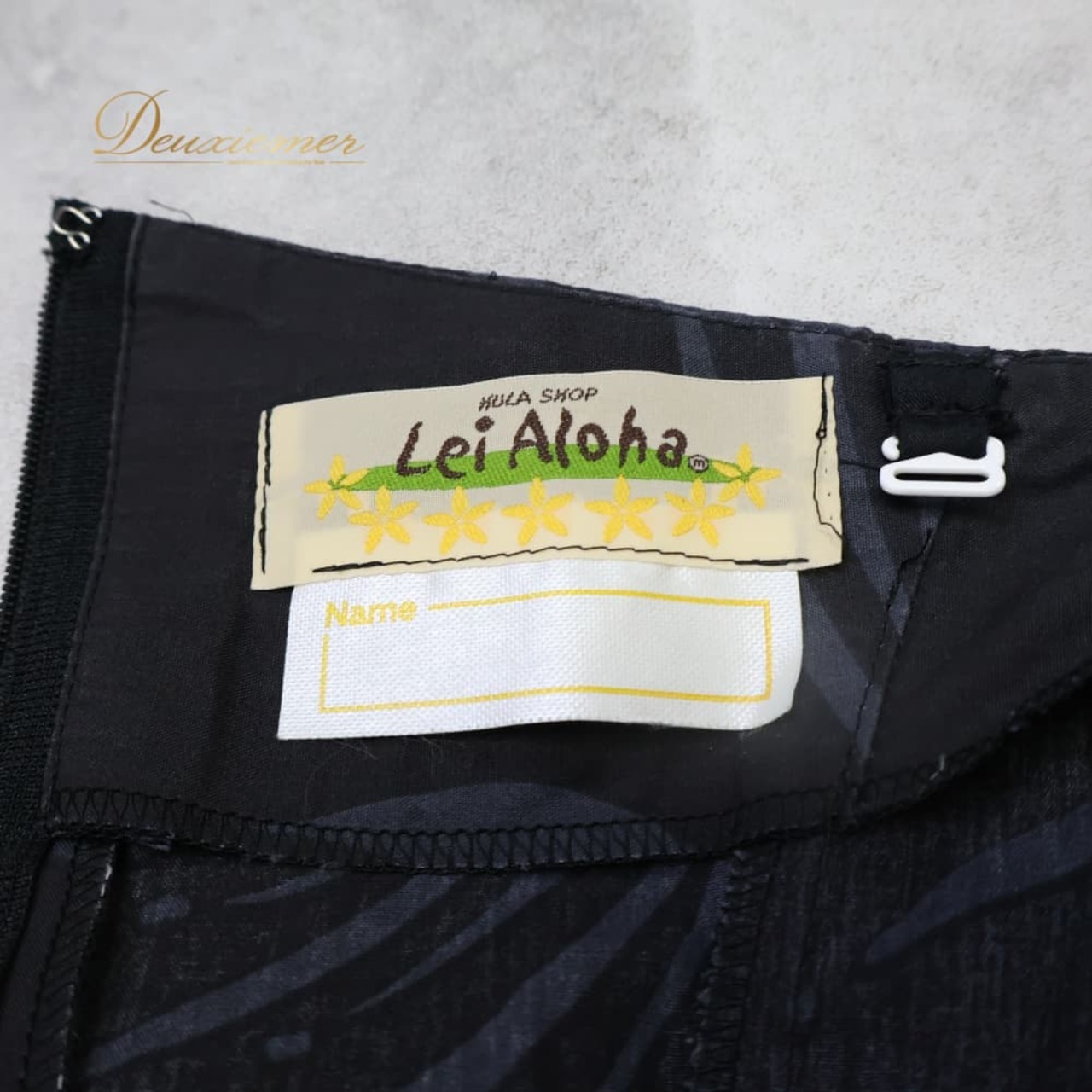 フラダンス 衣装 Lei Aloha レイアロハ ワンピース ブラック系 レフア柄 黒 緑 赤 花 花柄 ワンショルダー かわいい フラ ダンス ダンス衣装 イベント ステージ 華やか グリーン系 レッド系