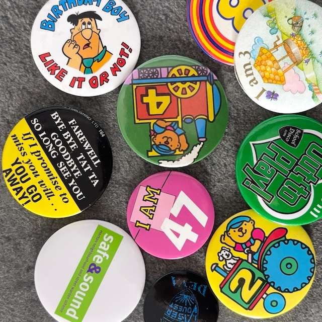 10個 ヴィンテージ レトロ 缶バッジ  vintage ビンテージ 古着 通販 リメイク 雑貨 2602006-8