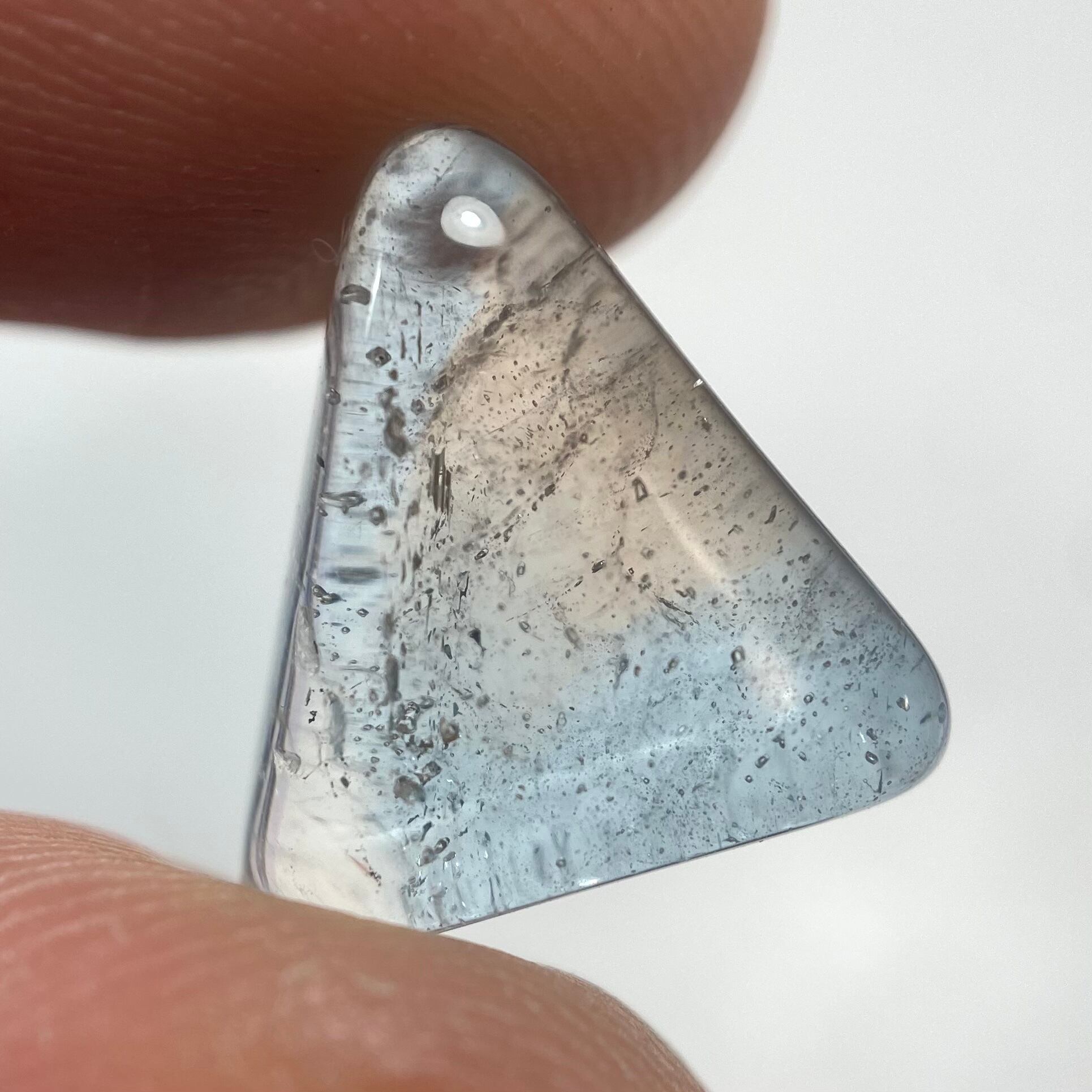 レアなバイカラートパーズ