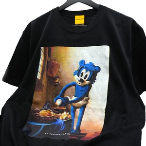 ミルクを注ぐメガネ