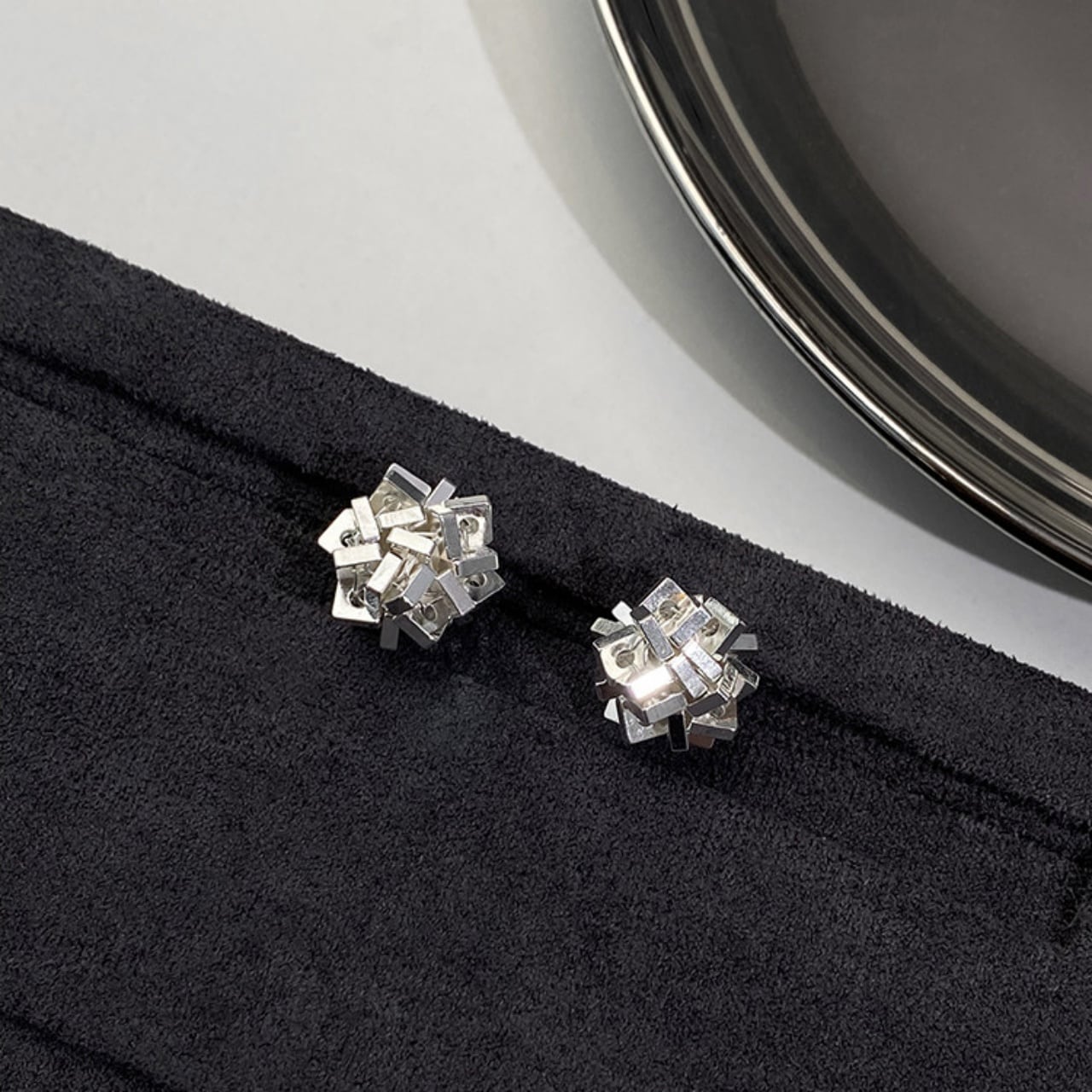 メタリックジオメトリックスタッドピアス A02017