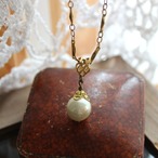 虹色の輝きに癒されて　美しい貝パール・クラシカルなペンダント・ネックレス