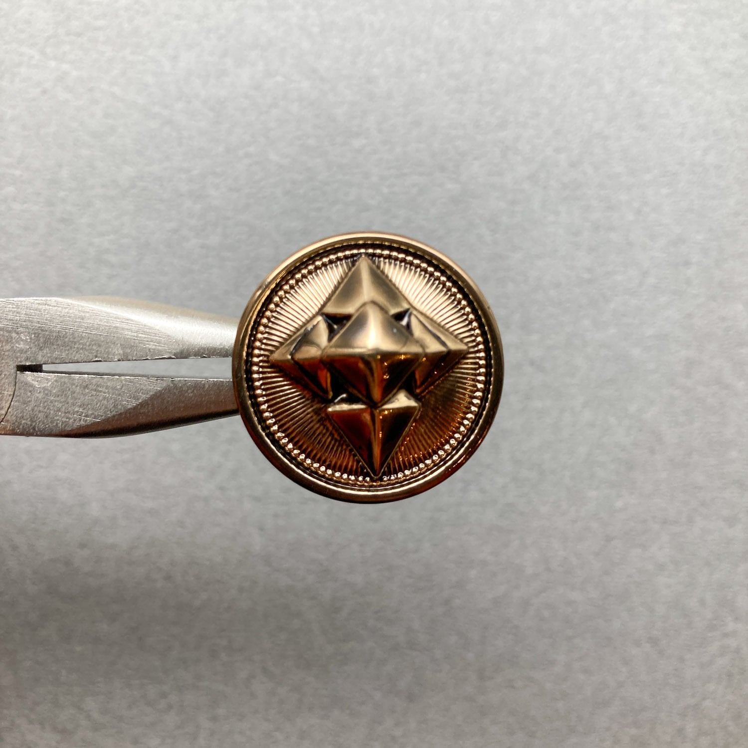 スタッズ風モチーフゴールドボタン（25mm） | Dua-アクセサリーパーツ