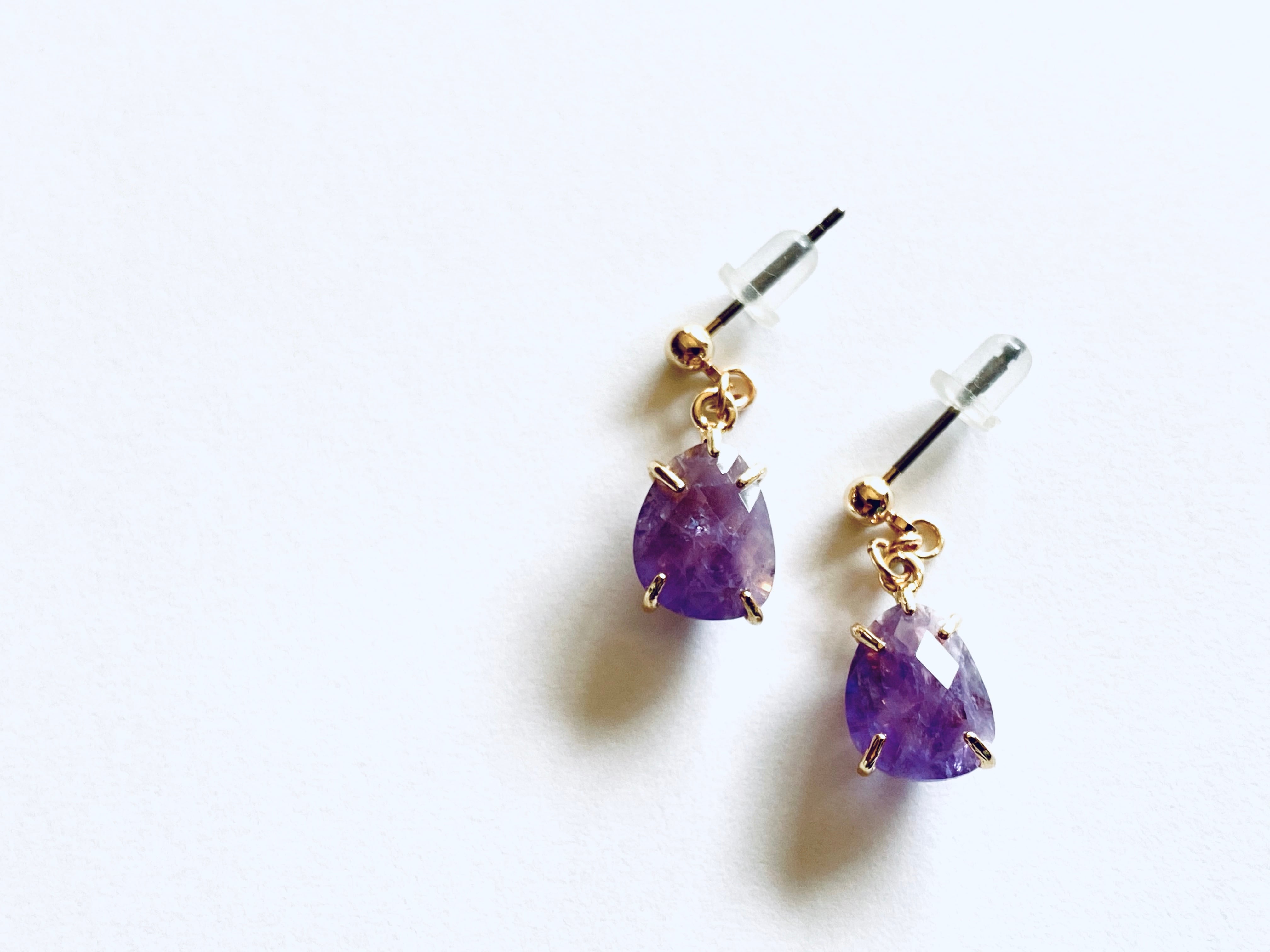 トリプレット グリーンアメジスト ロゼンジカービング ピアス