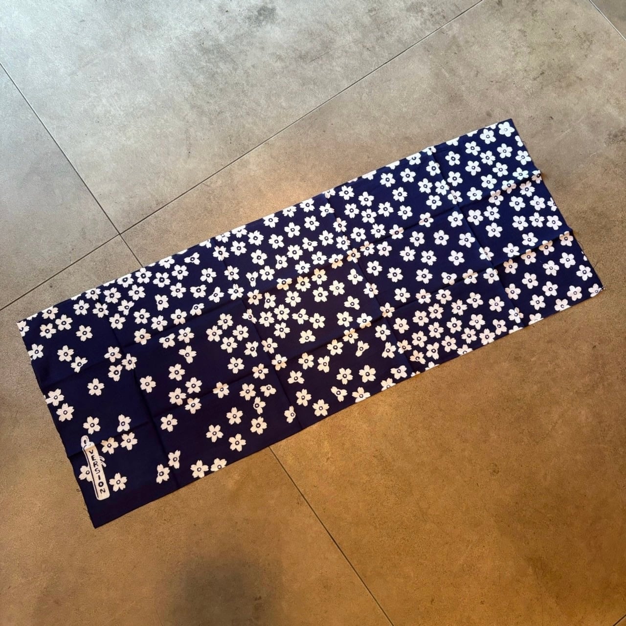 TENUGUI VERSION 伝統工芸 手ぬぐい桜吹雪 sakura NAVY | RIVERSIDE BASE