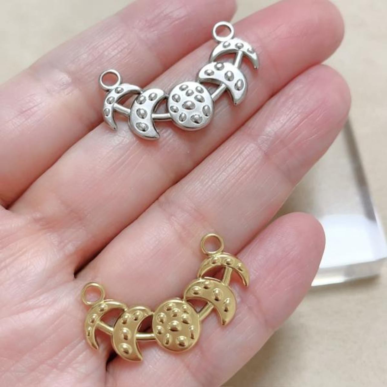 月の満ち欠けホーンステンレス製ネックレスコネクター /月/パーツ/ムーン